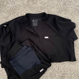 Fig’s maternity scrubs